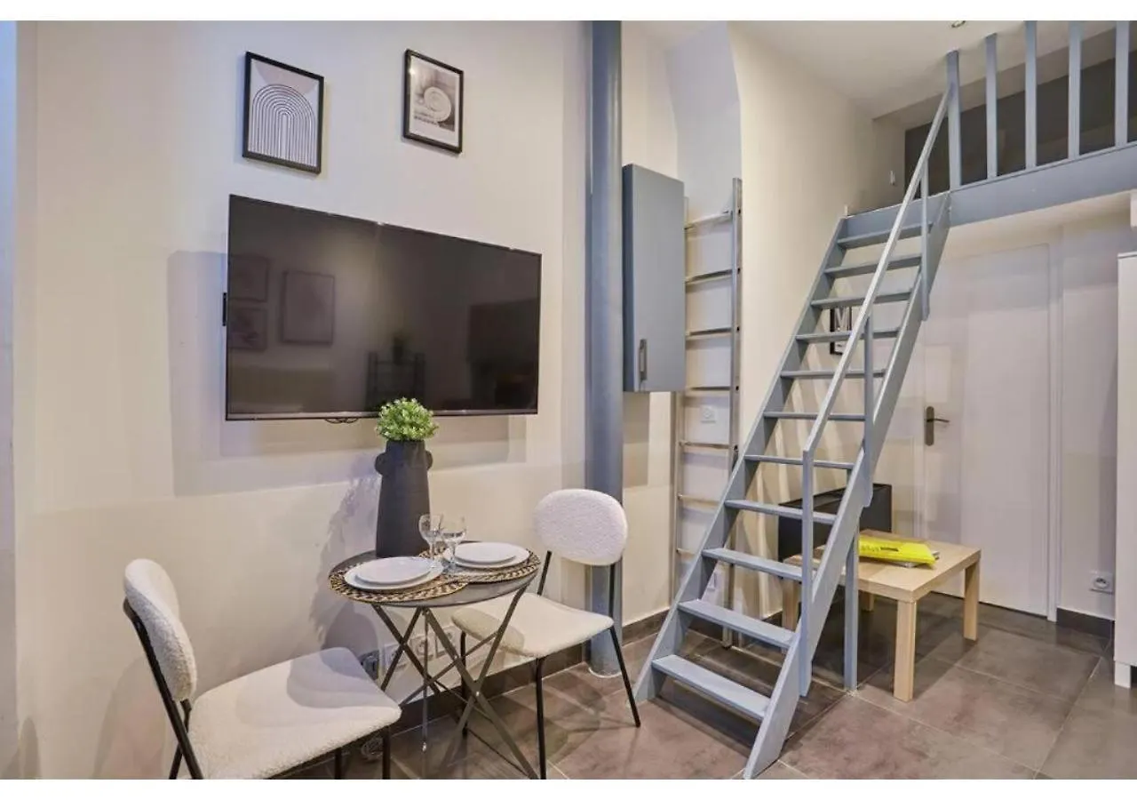 Apartment Center Of Montmartre By Prestige